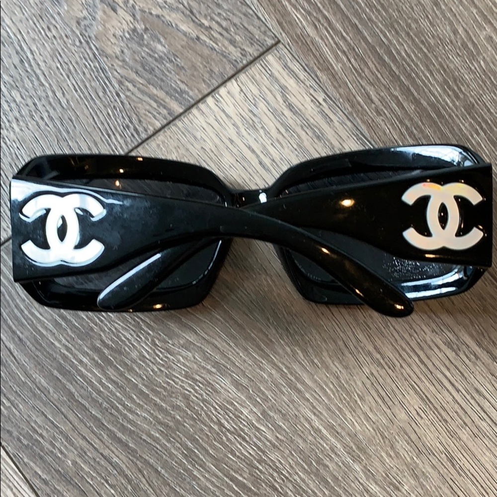 🎉 Authentic Chanel CC Sunglasses 🎉